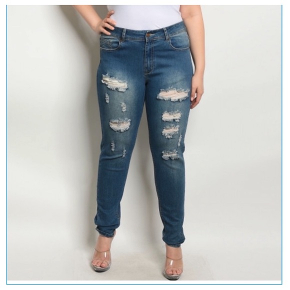 🔥Distressed Blue Denim Plus Size Jeans 👖NWT 🔥 - Picture 2 of 3